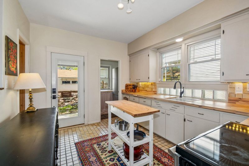 2507 Thomas Ave N, Minneapolis, MN 55411