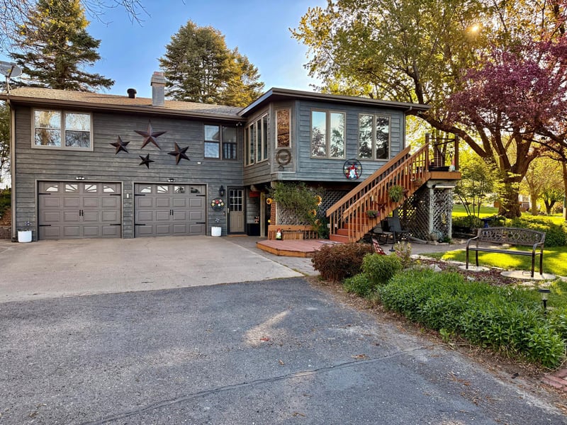 32185 290th St, Worthington, MN 56187