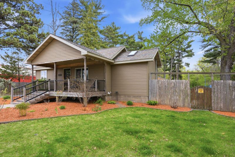 1773 Geneva Ave N, Oakdale, MN 55128
