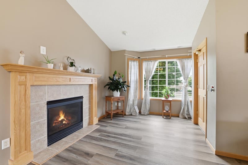961 Ivy Hills Rd, Belle Plaine, MN 56011