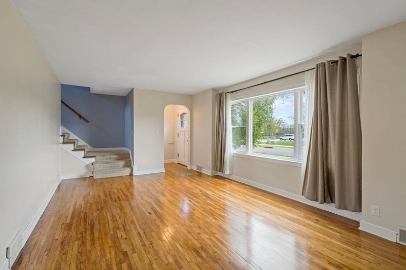 3653 Lee Ave N, Robbinsdale, MN 55422