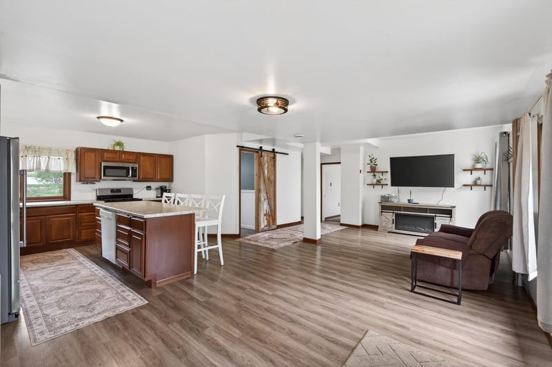 27680 Redwing Ave, Shafer, MN 55074