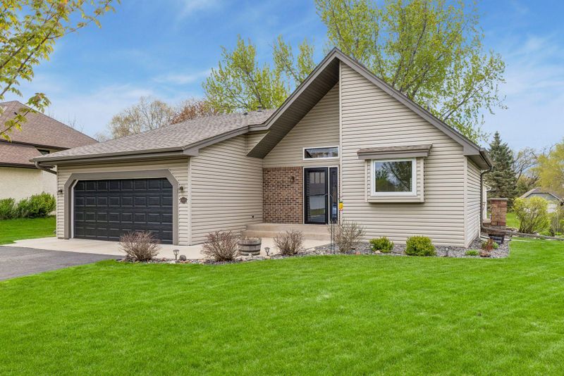 5679 Erik Ln, Shoreview, MN 55126