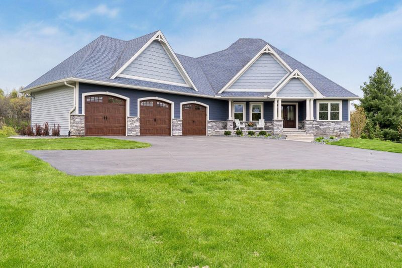 9408 Aladin Trl, Inver Grove Heights, MN 55077