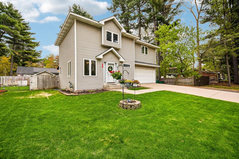 218 Birch Rd, East Bethel, MN 55092