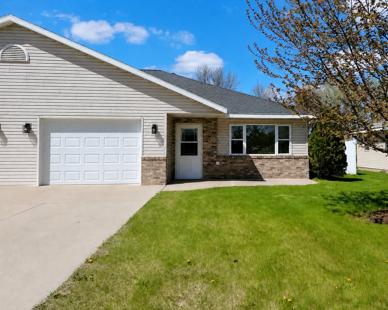 916 Mcdermott Ave, Kandiyohi, MN 56251