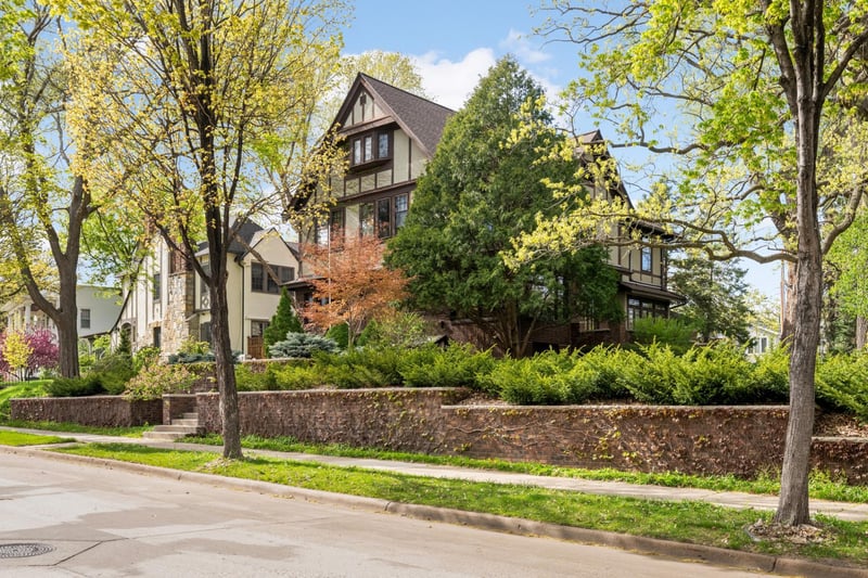 2418 W 22nd St, Minneapolis, MN 55405