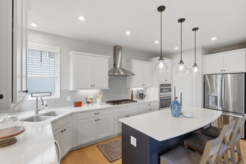 130 Maple Ter, Waconia, MN 55387