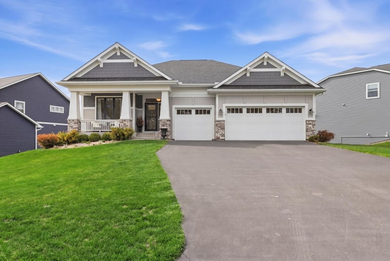 130 Maple Ter, Waconia, MN 55387