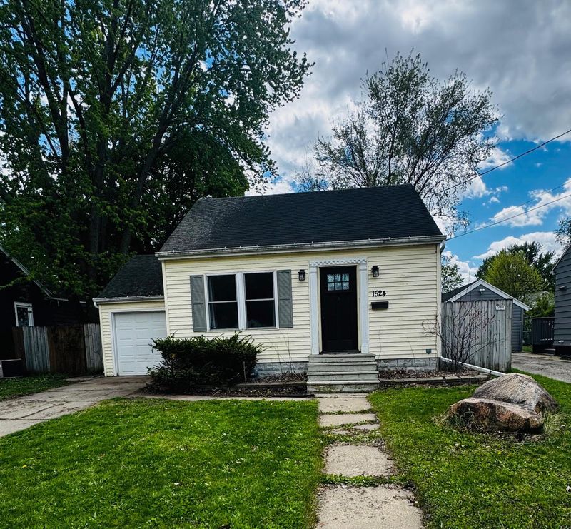 1524 4th St NE, Rochester, MN 55906