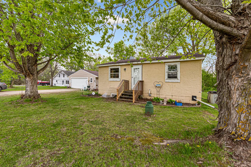 19624 Roberds Lake Blvd, Faribault, MN 55021