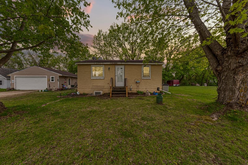 19624 Roberds Lake Blvd, Faribault, MN 55021