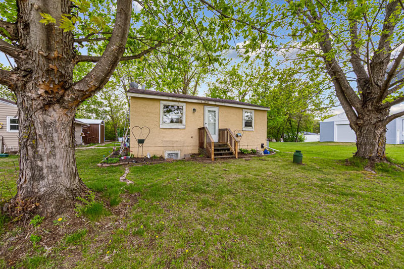 19624 Roberds Lake Blvd, Faribault, MN 55021