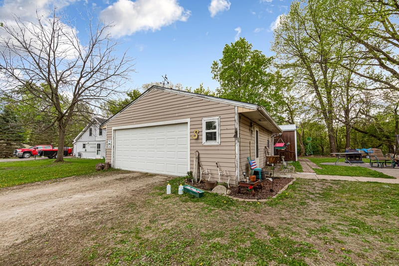 19624 Roberds Lake Blvd, Faribault, MN 55021