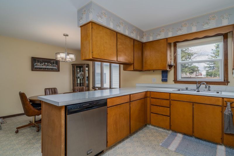 109 E 8th St, Crookston, MN 56716