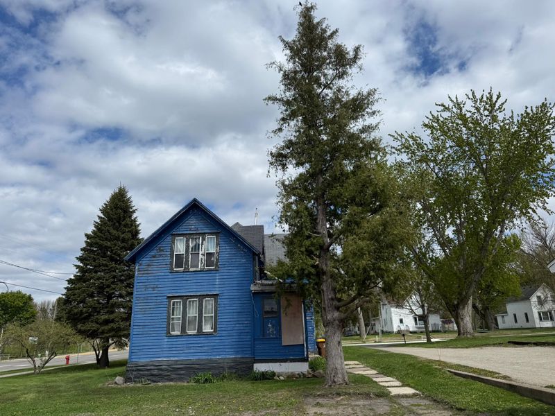 302 Broadway Ave S, New Richland, MN 56072