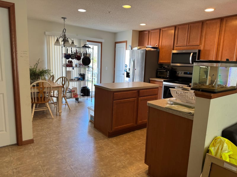 932 Ledgestone Dr, Mahtomedi, MN 55115