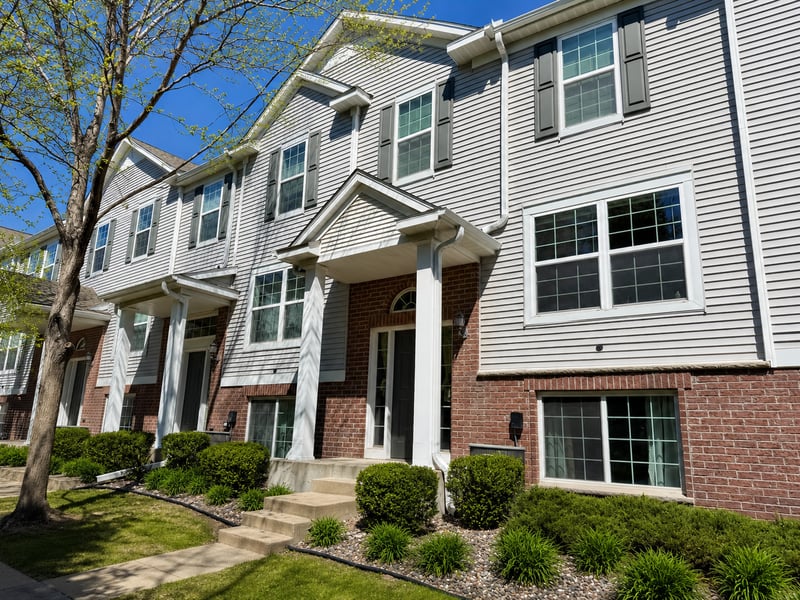 932 Ledgestone Dr, Mahtomedi, MN 55115