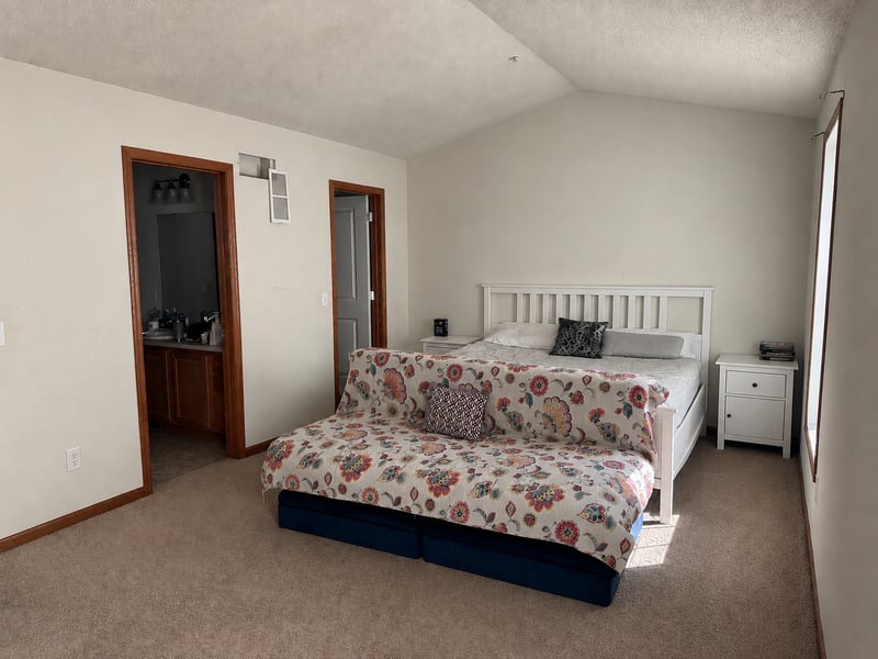 932 Ledgestone Dr, Mahtomedi, MN 55115