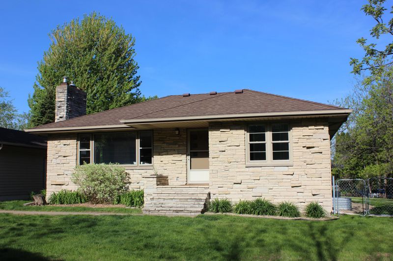 9509 Briar Cir, Bloomington, MN 55437