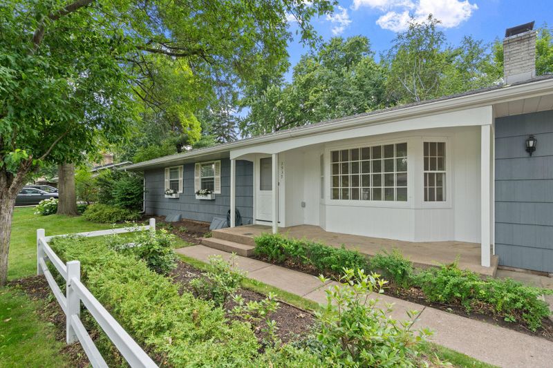1937 Autumn St, Falcon Heights, MN 55113