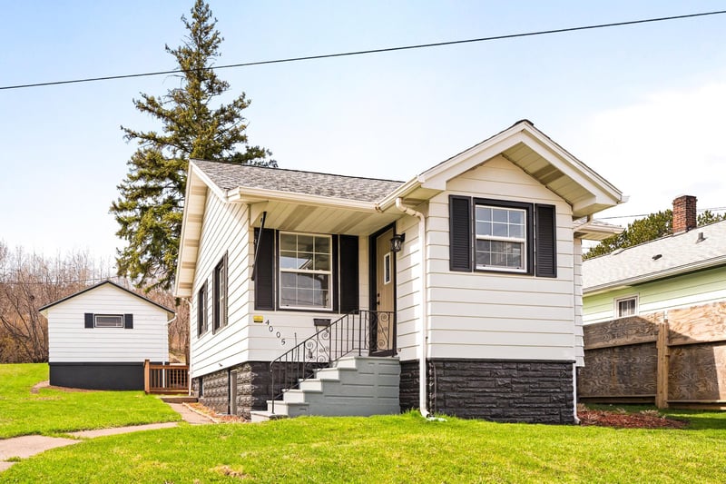 4005 W 9th St, Duluth, MN 55807