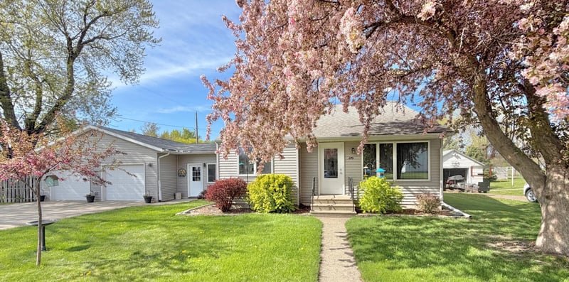 270 North St E, Vesta, MN 56292
