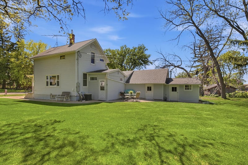 222 3rd St, Kenyon, MN 55946