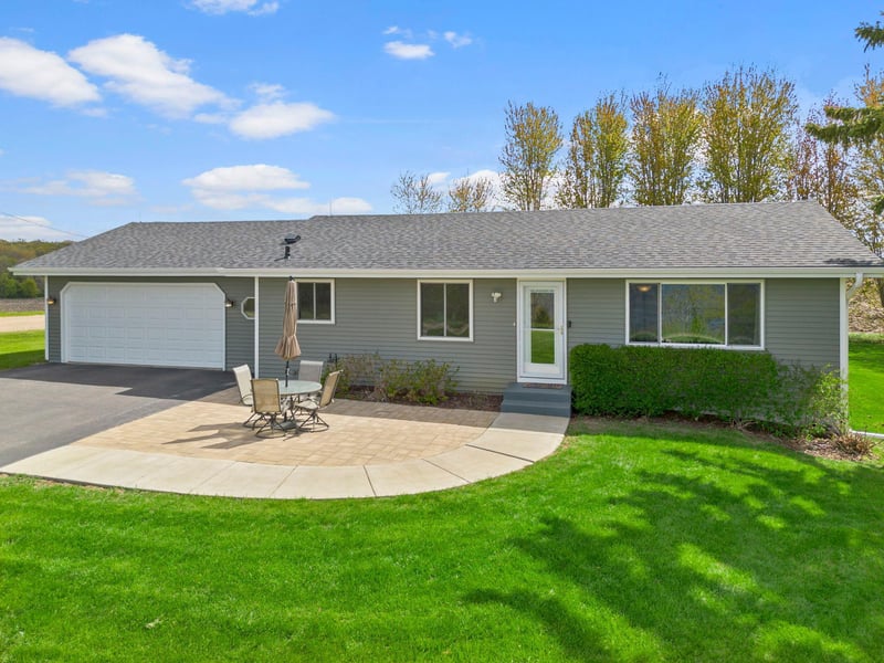 9285 Parley Lake Rd, Waconia, MN 55387