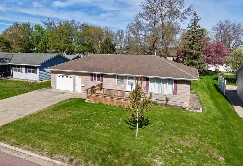 556 Elm Ave, Westbrook, MN 56183