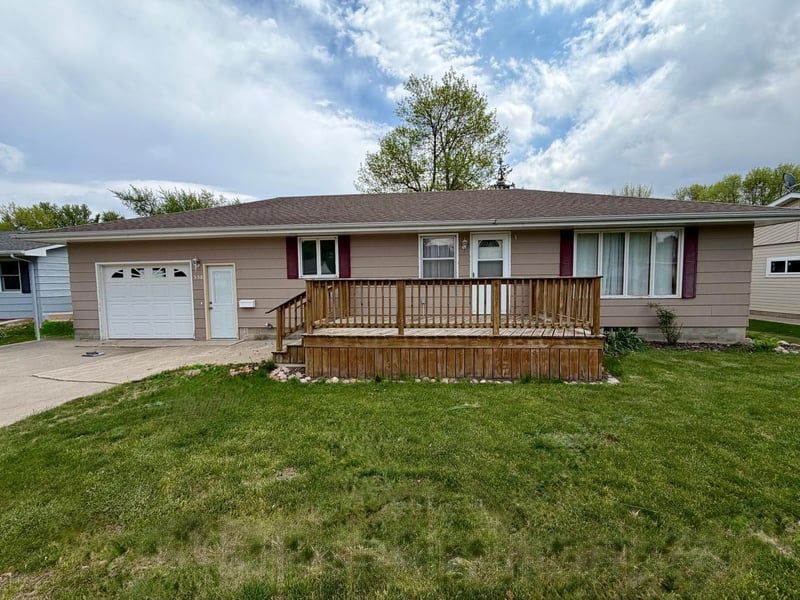 556 Elm Ave, Westbrook, MN 56183