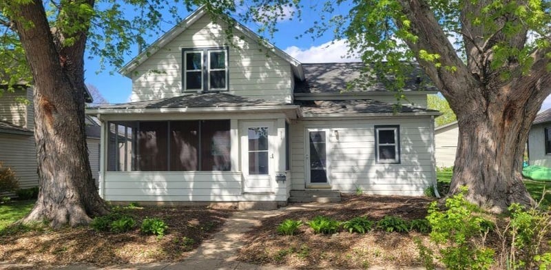 924 4th St W, Wabasha, MN 55981
