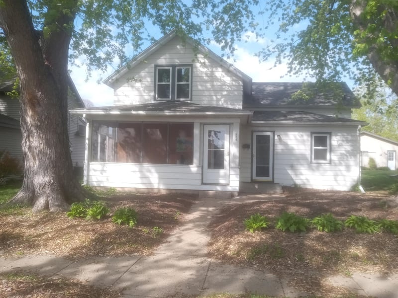 924 4th St W, Wabasha, MN 55981