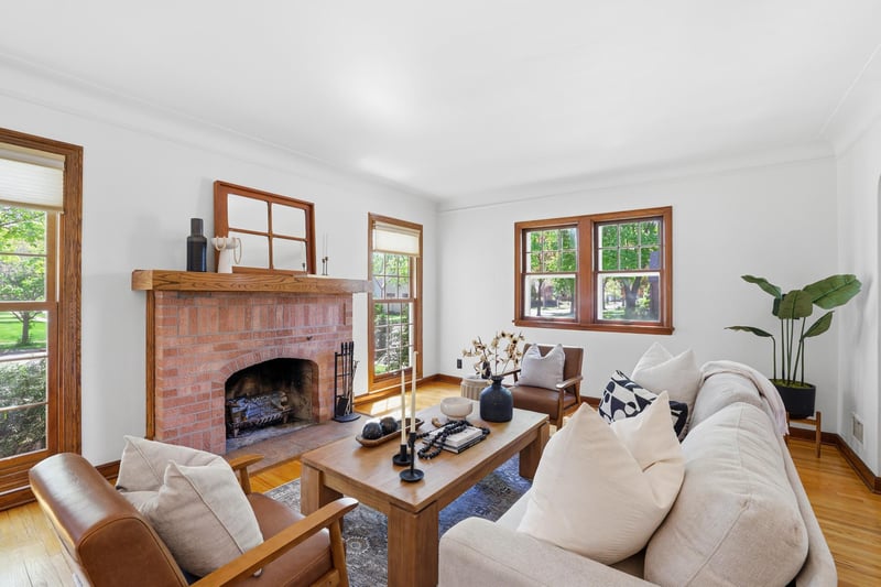 1457 Hoyt Ave W, Falcon Heights, MN 55108