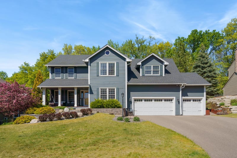 711 Bridle Ridge Rd, Eagan, MN 55123