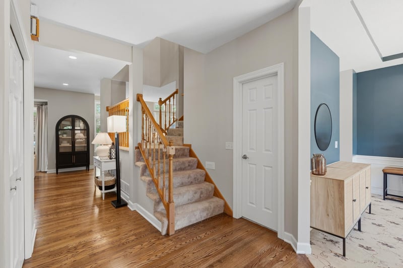 711 Bridle Ridge Rd, Eagan, MN 55123
