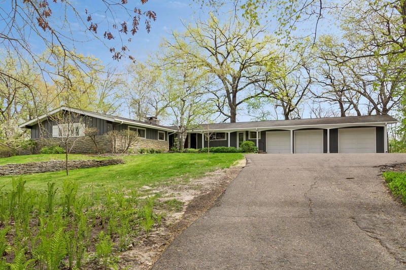 1 Poplar Ln, North Oaks, MN 55127