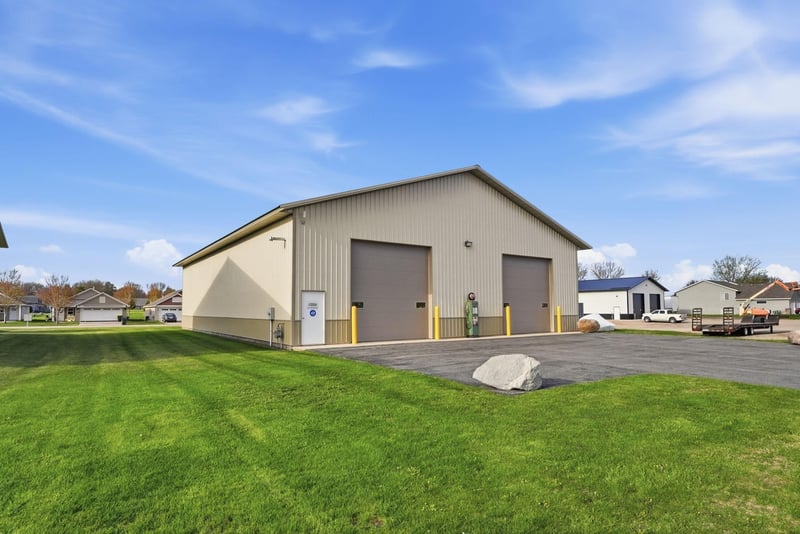 2421 Oxford Dr SE, Willmar, MN 56201