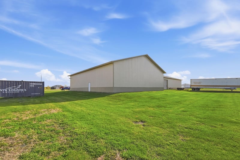 2421 Oxford Dr SE, Willmar, MN 56201
