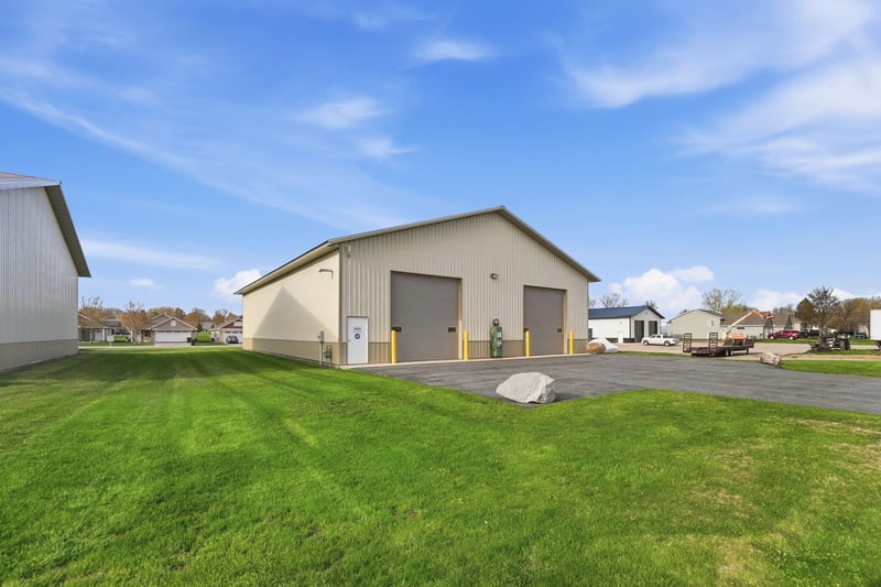 2421 Oxford Dr SE, Willmar, MN 56201
