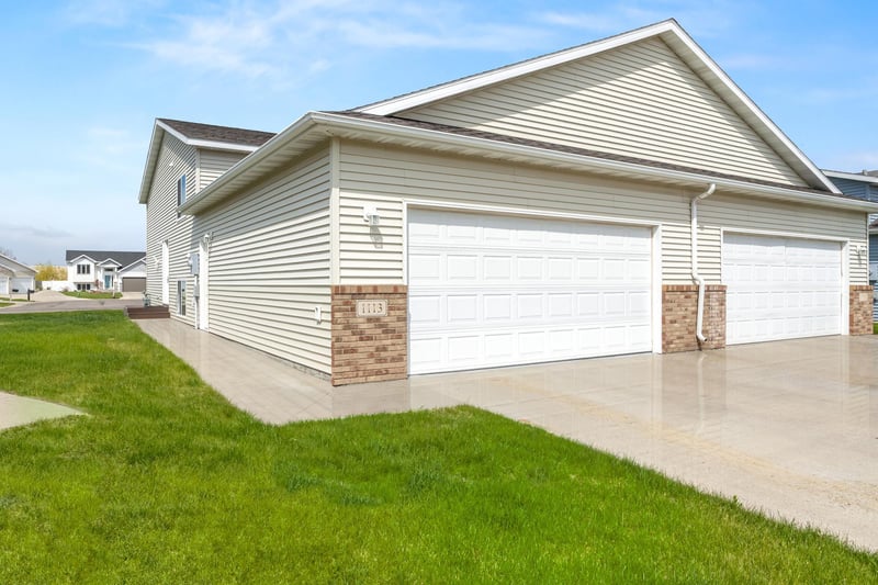 1113 39th Ave S, Moorhead, MN 56560