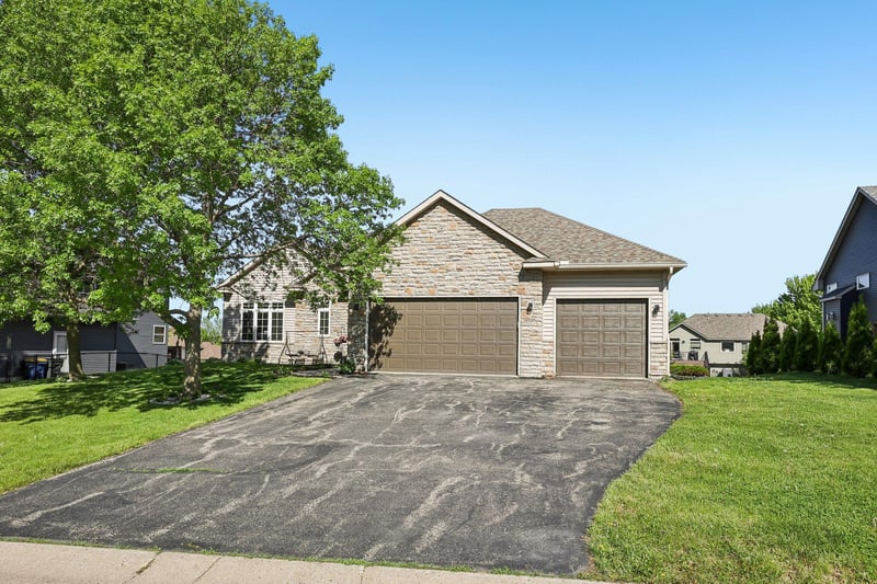 1514 Overlook Dr SE, Lonsdale, MN 55046
