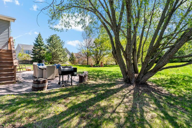 8600 Pineview Ln N, Maple Grove, MN 55369