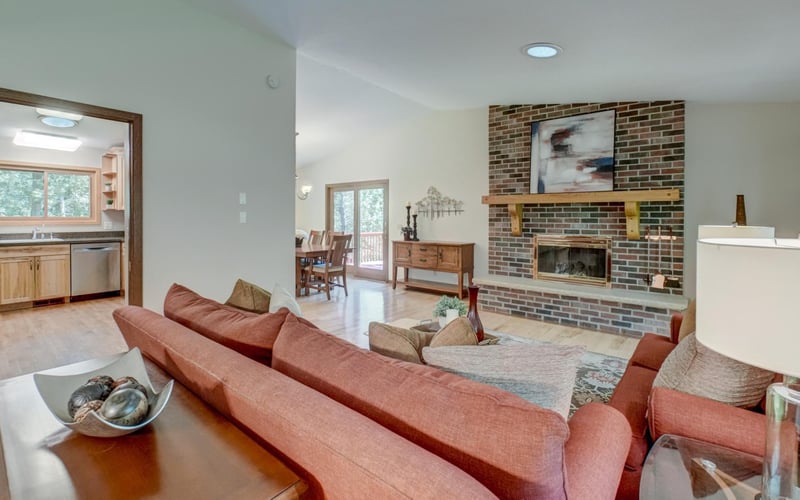 10 High Circle Way, North Oaks, MN 55127