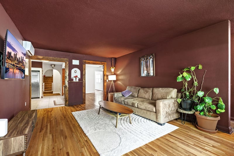 1042 Churchill St, Saint Paul, MN 55103