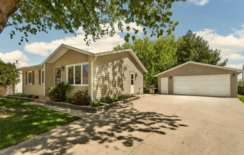 1922 9 1/2 Ave SE, Rochester, MN 55904