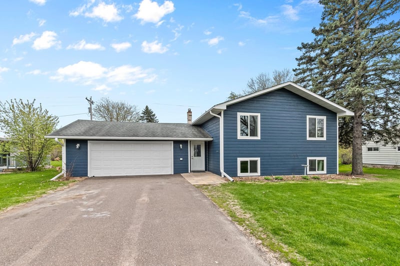 850 W 4th St, Rush City, MN 55069
