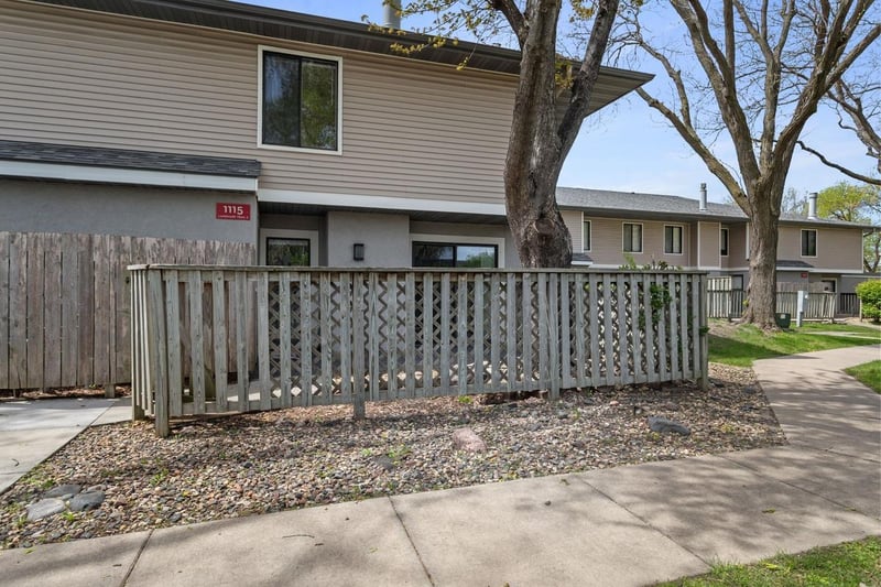 1115 Landmark Trl S, Hopkins, MN 55343