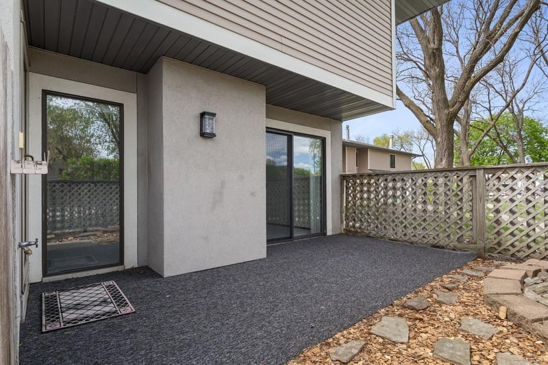 1115 Landmark Trl S, Hopkins, MN 55343