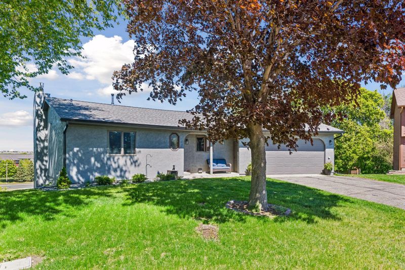 2085 Austin Cir, Shakopee, MN 55379
